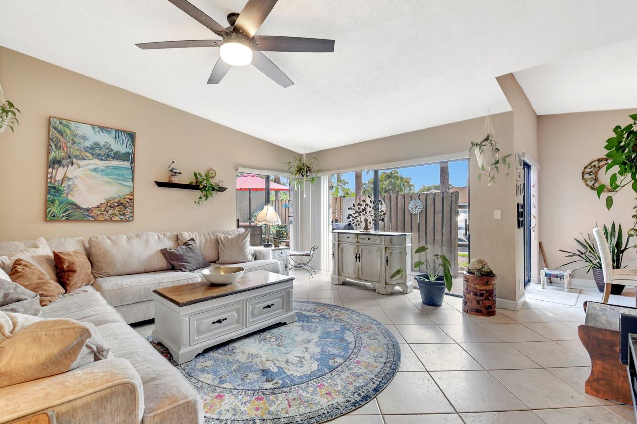 312 Meadows Drive, Boynton Beach, FL 33436 Photo