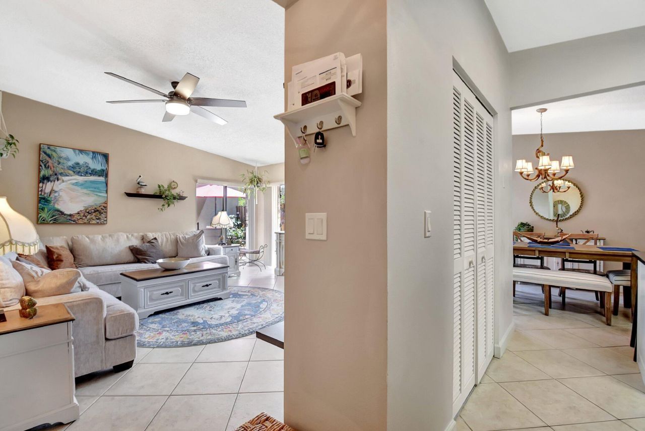 312 Meadows Drive, Boynton Beach, FL 33436 Photo