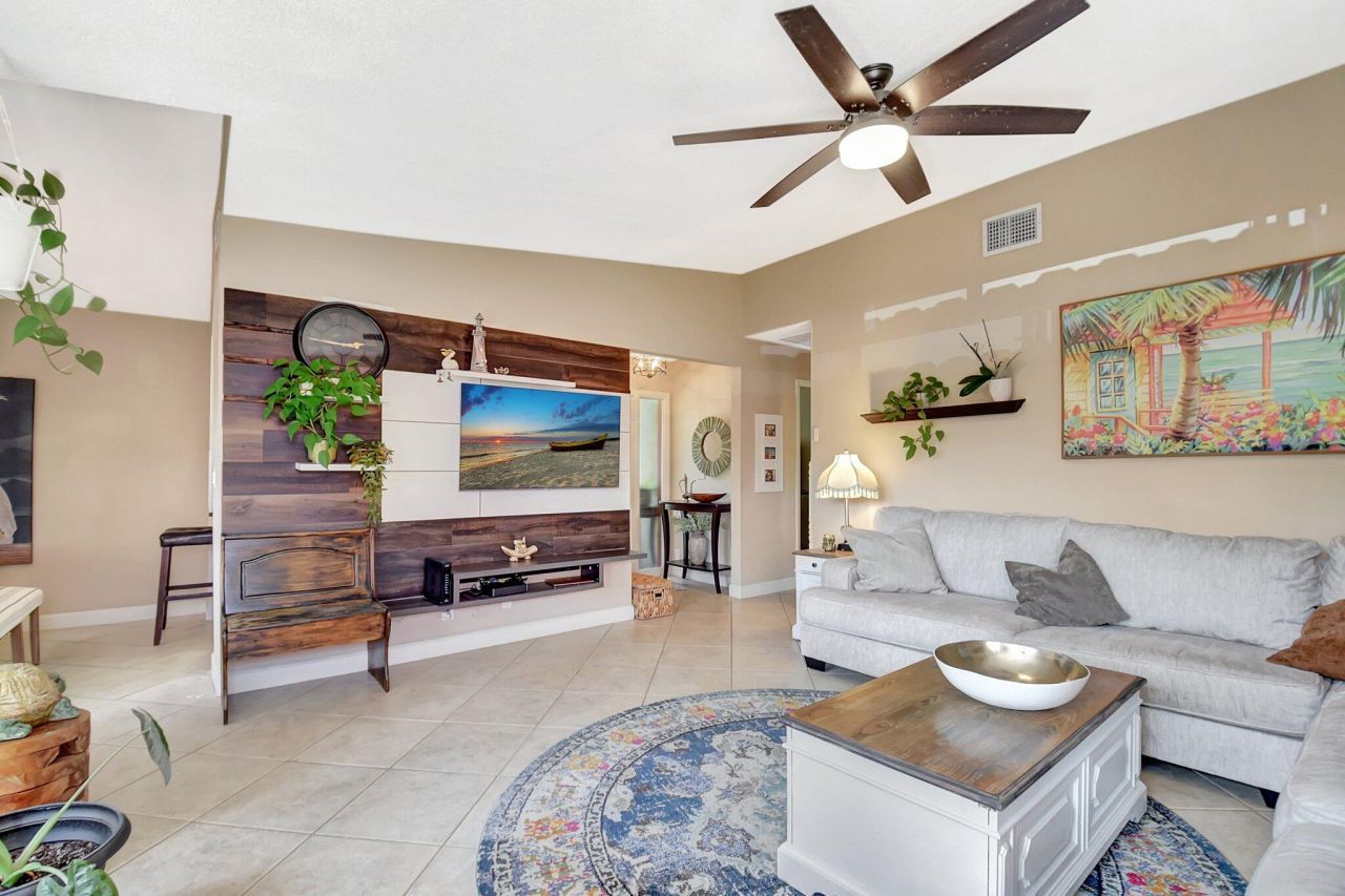 312 Meadows Drive, Boynton Beach, FL 33436 Photo