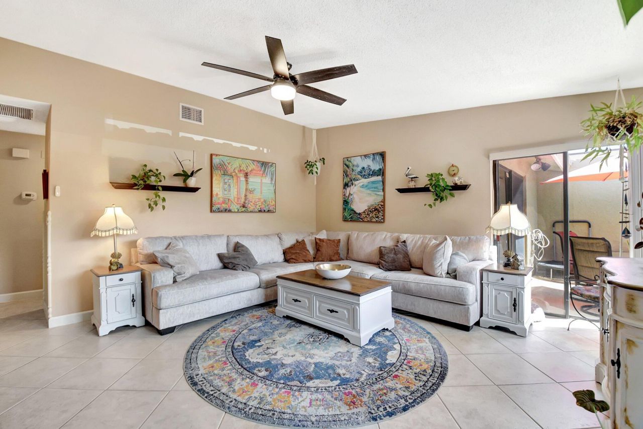 312 Meadows Drive, Boynton Beach, FL 33436 Photo