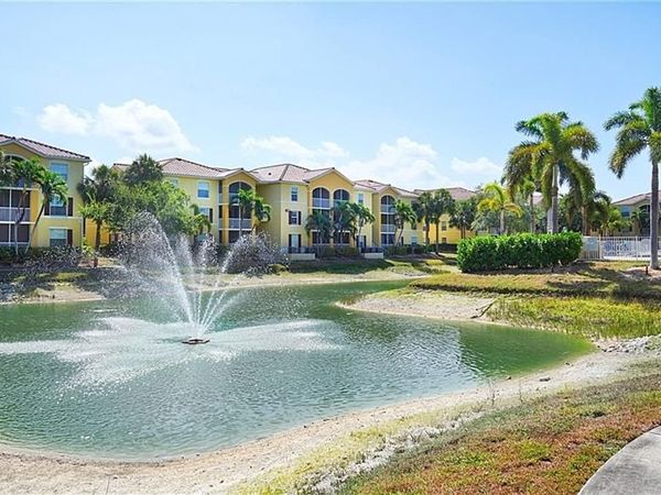 4105 Residence DR, Unit 720, FORT MYERS, FL 33901