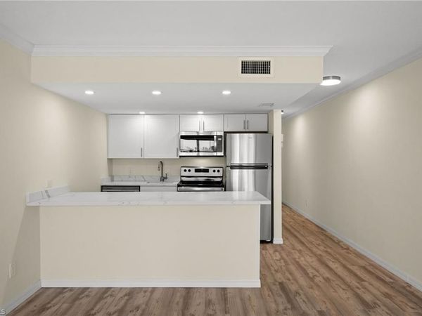 260 Southbay DR, Unit 207, NAPLES, FL 34108