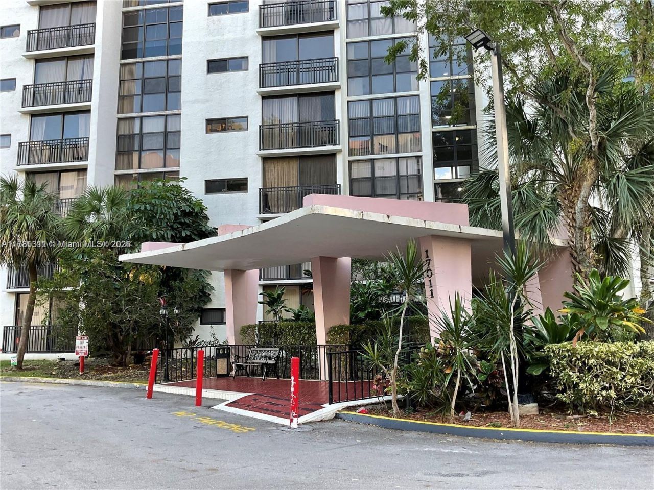 17011 N Bay Rd, Unit 701, Sunny Isles Beach, FL 33160 Photo