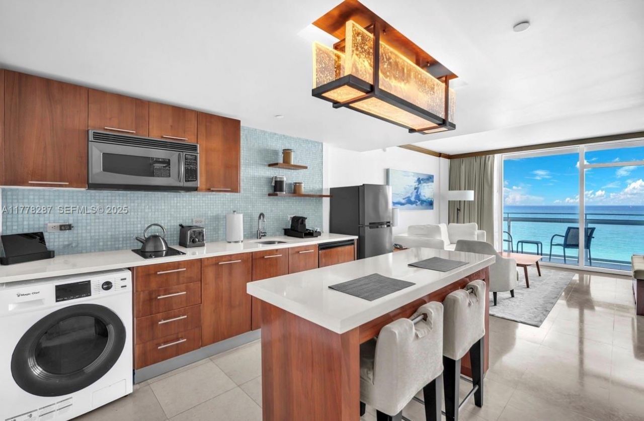 6801 Collins Ave, Unit 717, Miami Beach, FL 33141 Photo