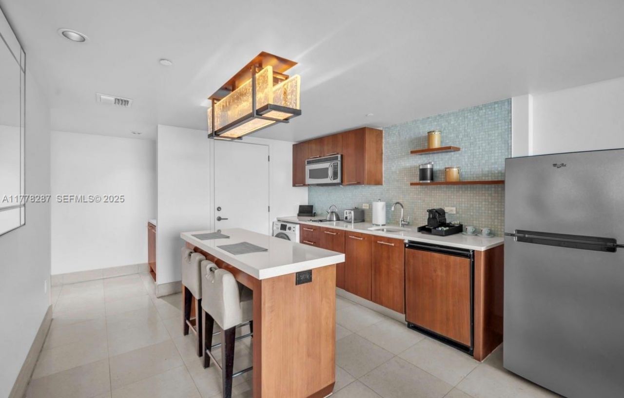 6801 Collins Ave, Unit 717, Miami Beach, FL 33141 Photo