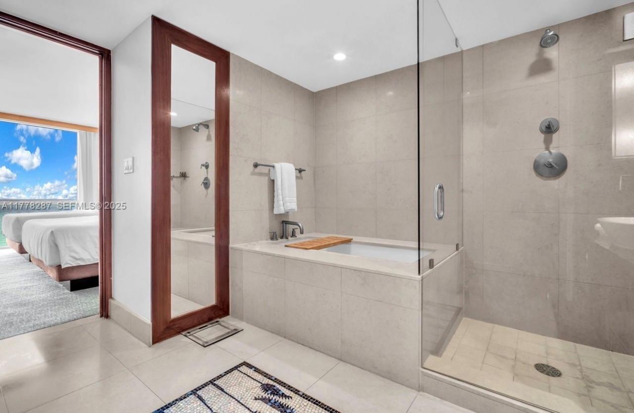 6801 Collins Ave, Unit 717, Miami Beach, FL 33141 Photo