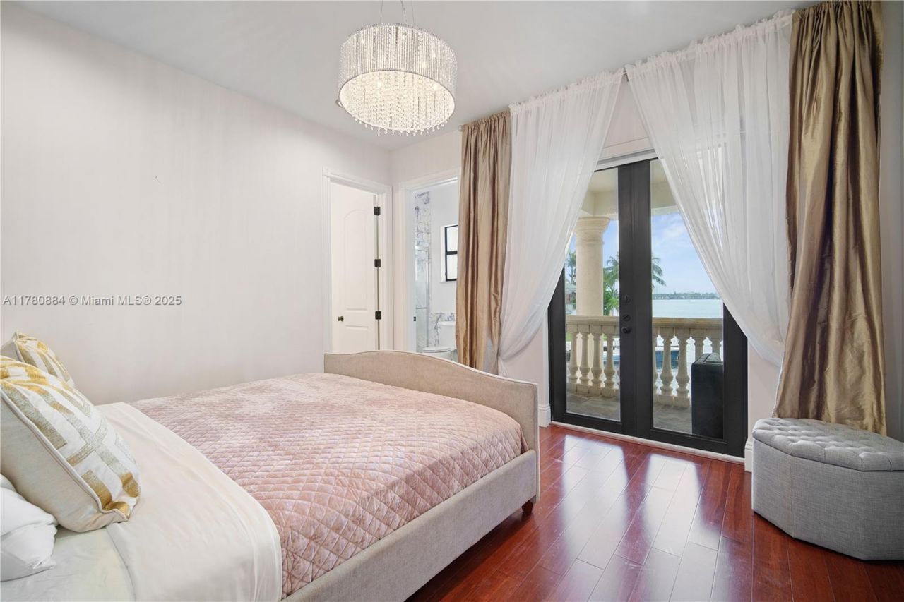 3300 NE 171st St, North Miami Beach, FL 33160 Photo