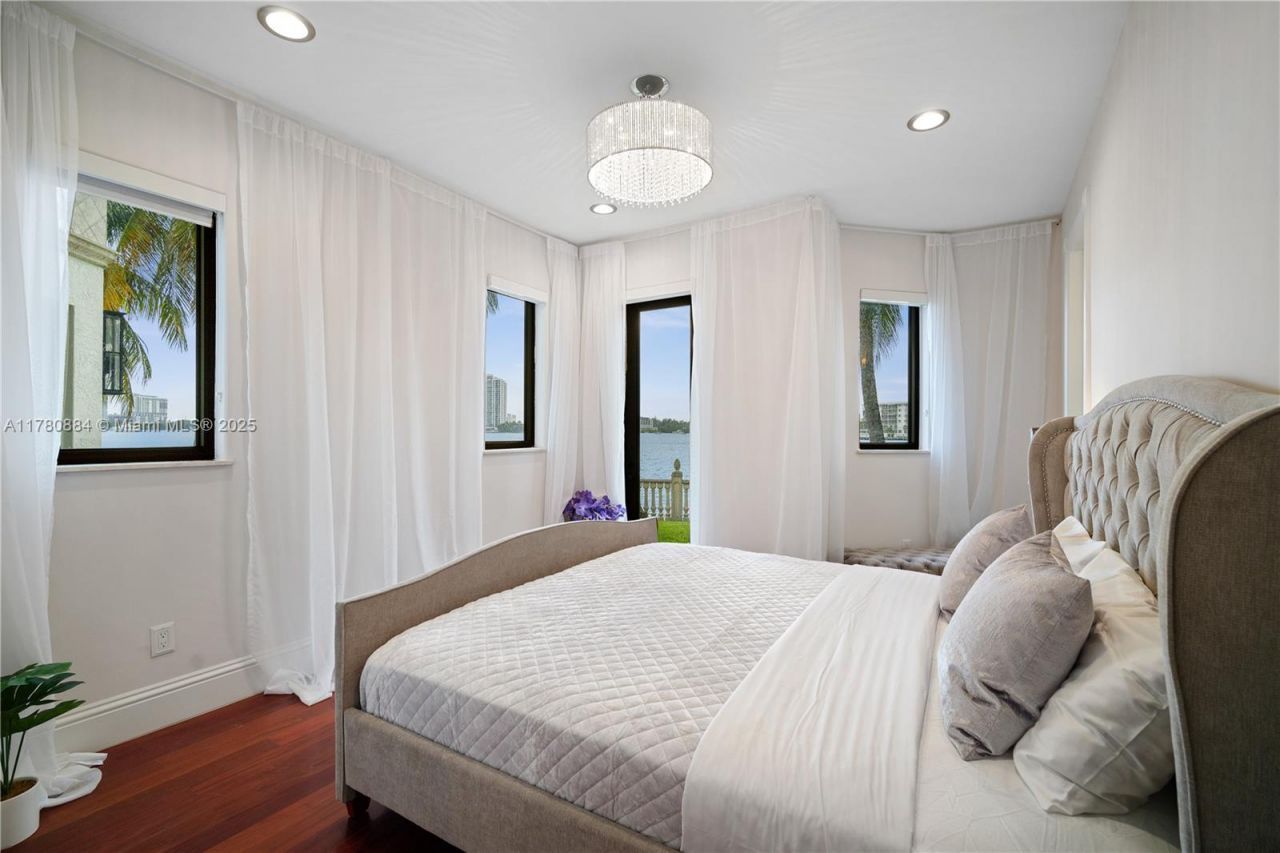 3300 NE 171st St, North Miami Beach, FL 33160 Photo