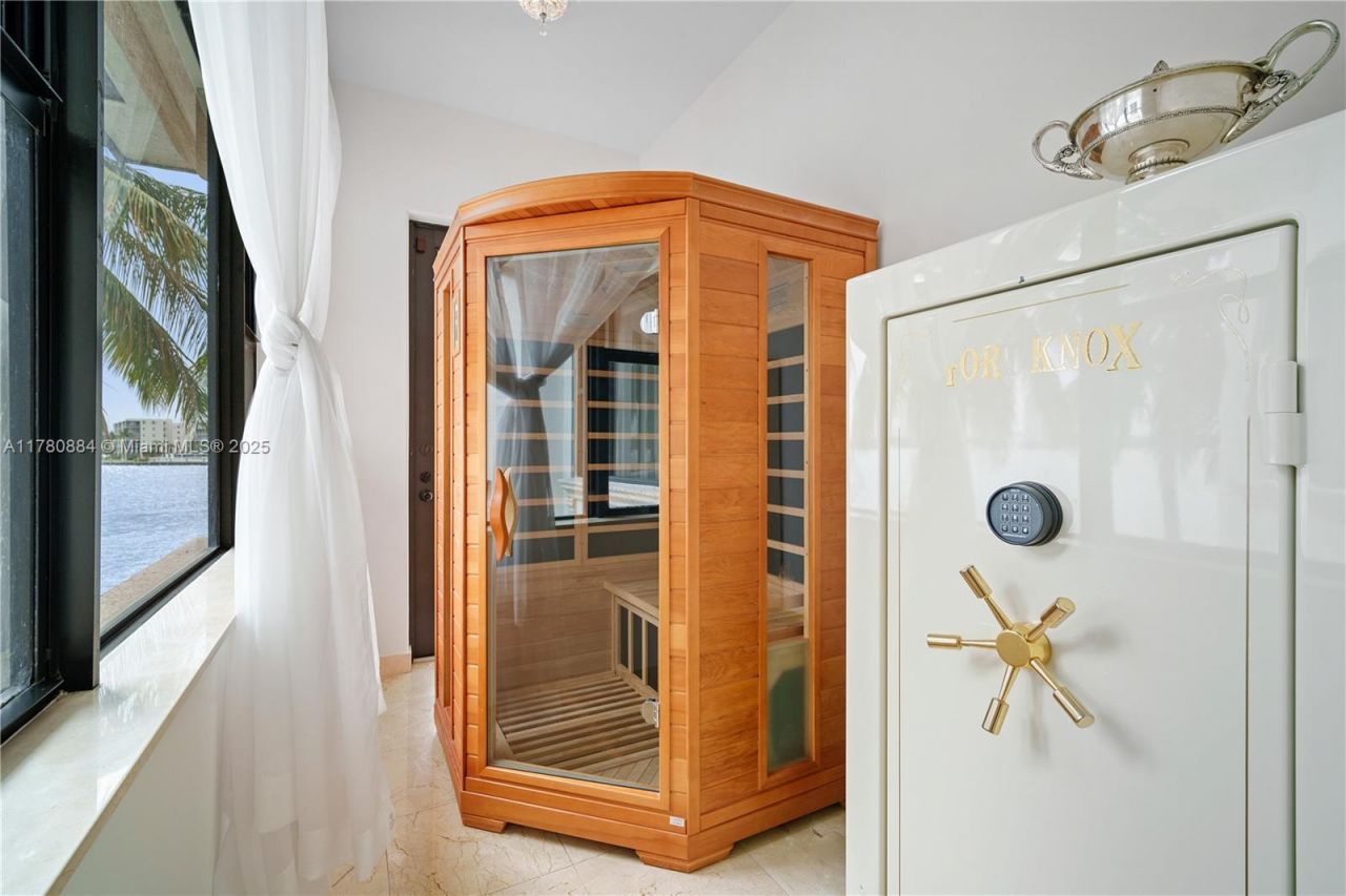 3300 NE 171st St, North Miami Beach, FL 33160 Photo