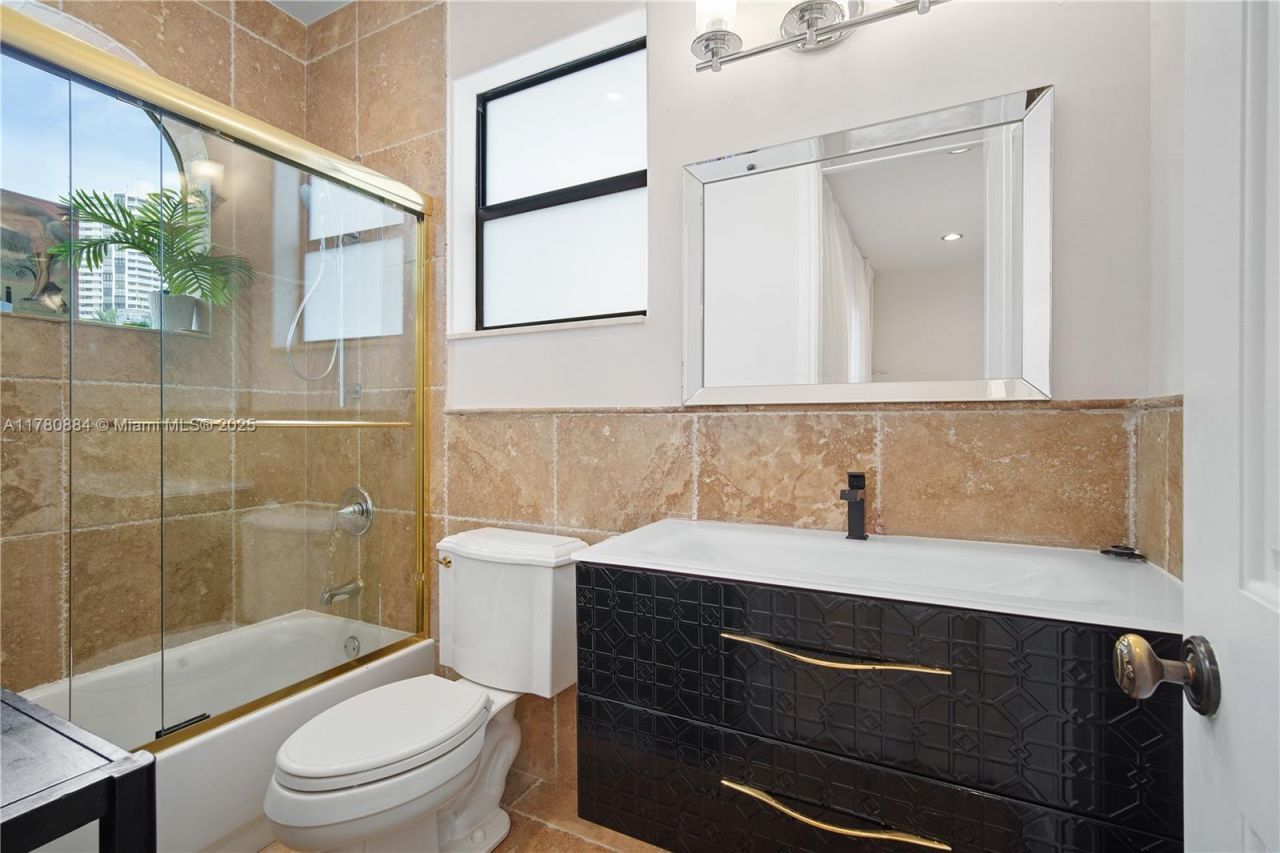 3300 NE 171st St, North Miami Beach, FL 33160 Photo