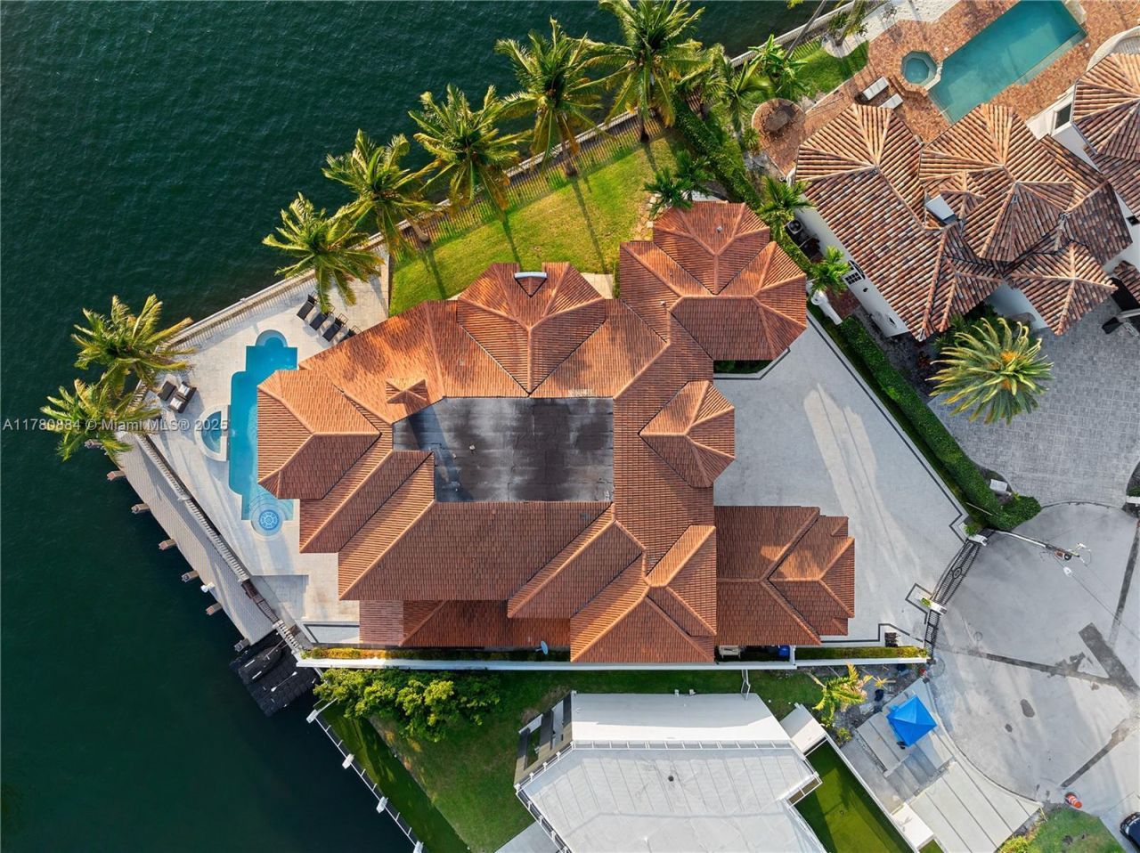 3300 NE 171st St, North Miami Beach, FL 33160 Photo