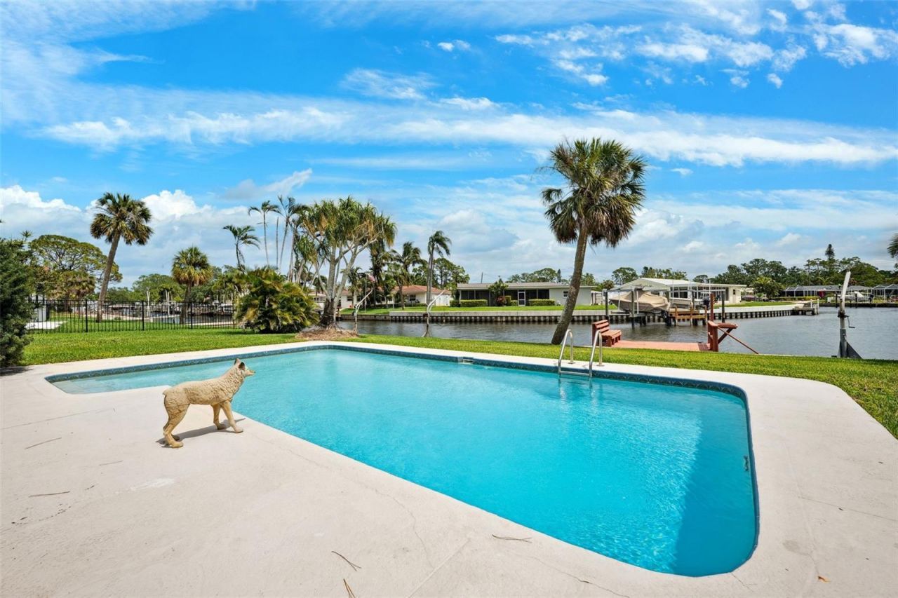 5201 Dover Street Ne, Saint Petersburg, FL 33703 Photo