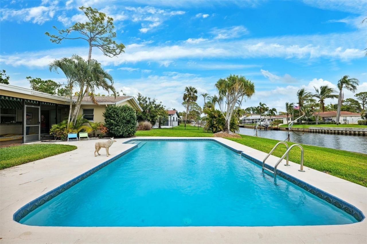 5201 Dover Street Ne, Saint Petersburg, FL 33703 Photo