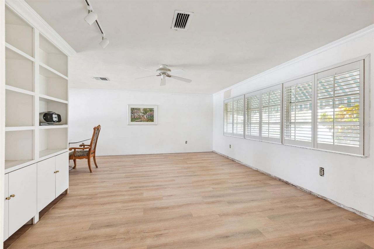 5201 Dover Street Ne, Saint Petersburg, FL 33703 Photo