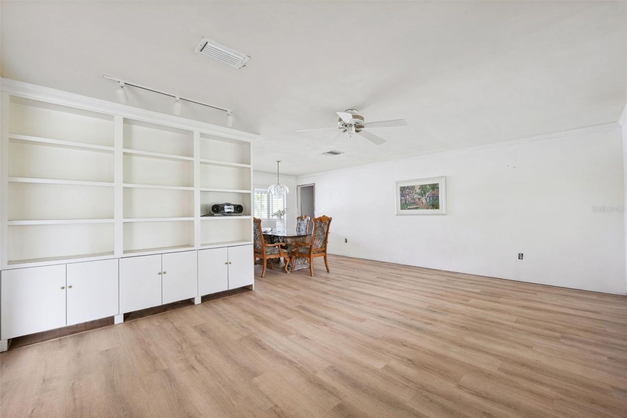 5201 Dover Street Ne, Saint Petersburg, FL 33703 Photo