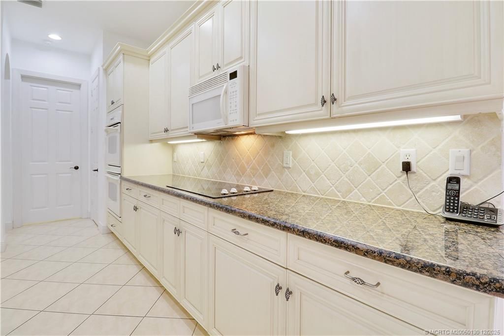 736 SW Pebble Lane, Palm City, FL 34990 Photo