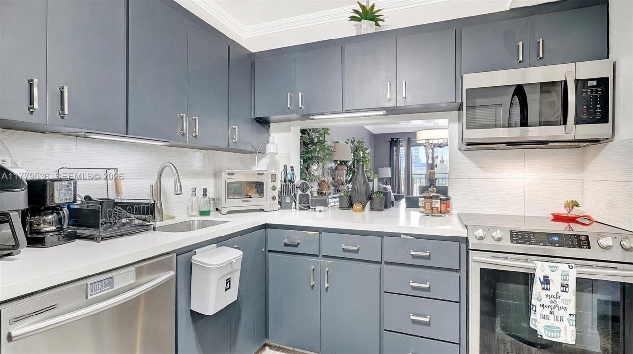 329 SE 3rd St, Unit 405S, Hallandale Beach, FL 33009 Photo