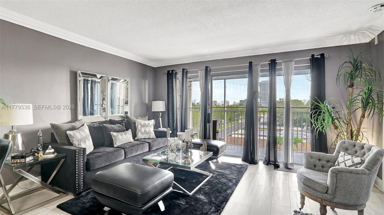 329 SE 3rd St, Unit 405S, Hallandale Beach, FL 33009 Photo