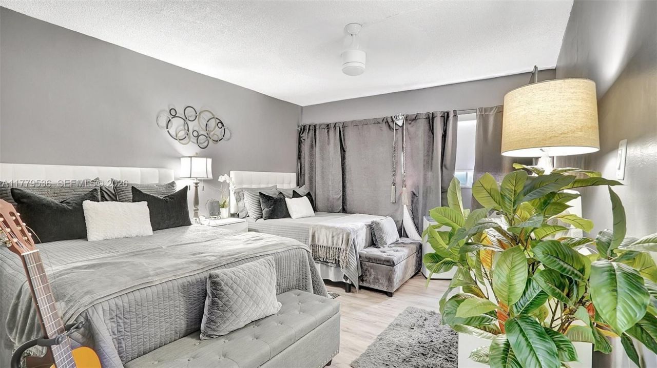 329 SE 3rd St, Unit 405S, Hallandale Beach, FL 33009 Photo