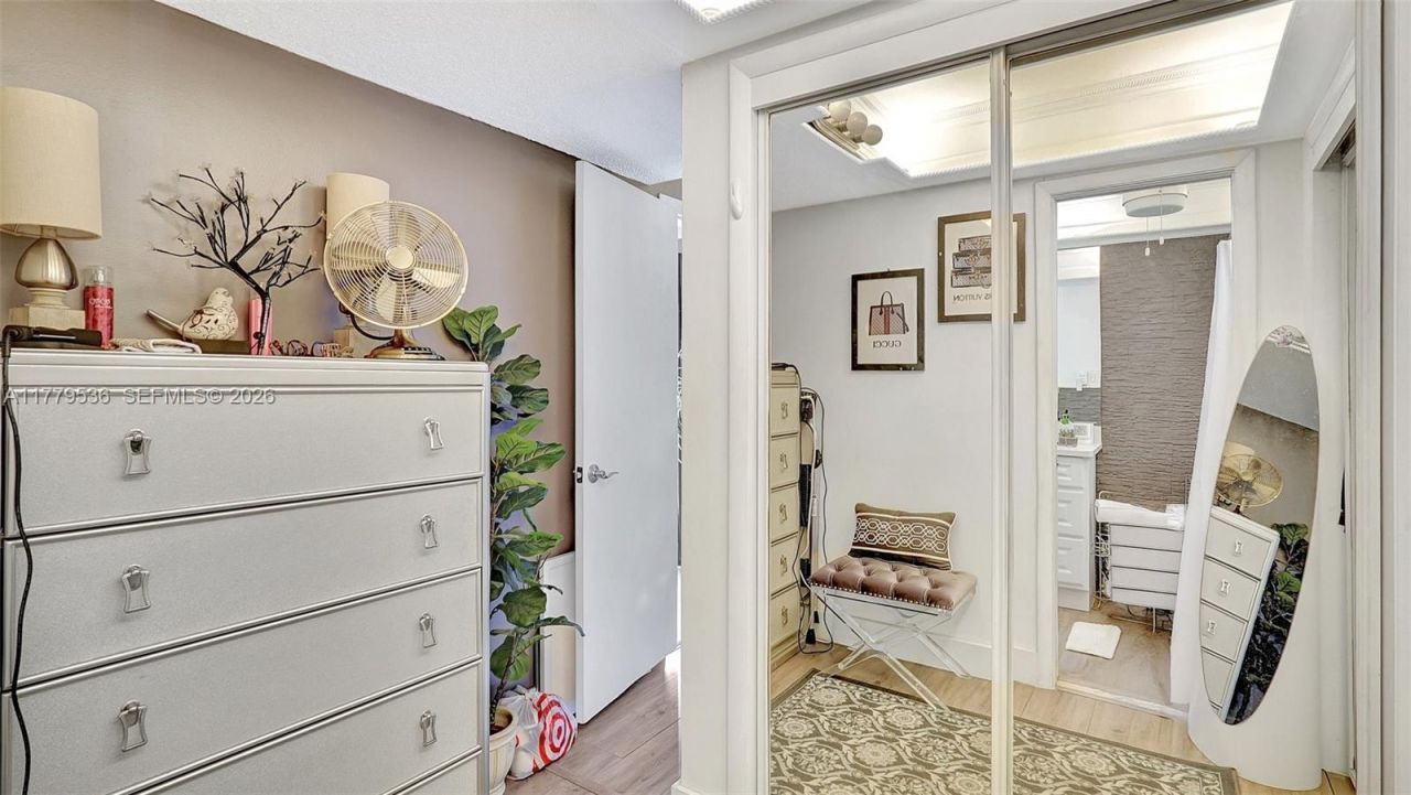 329 SE 3rd St, Unit 405S, Hallandale Beach, FL 33009 Photo