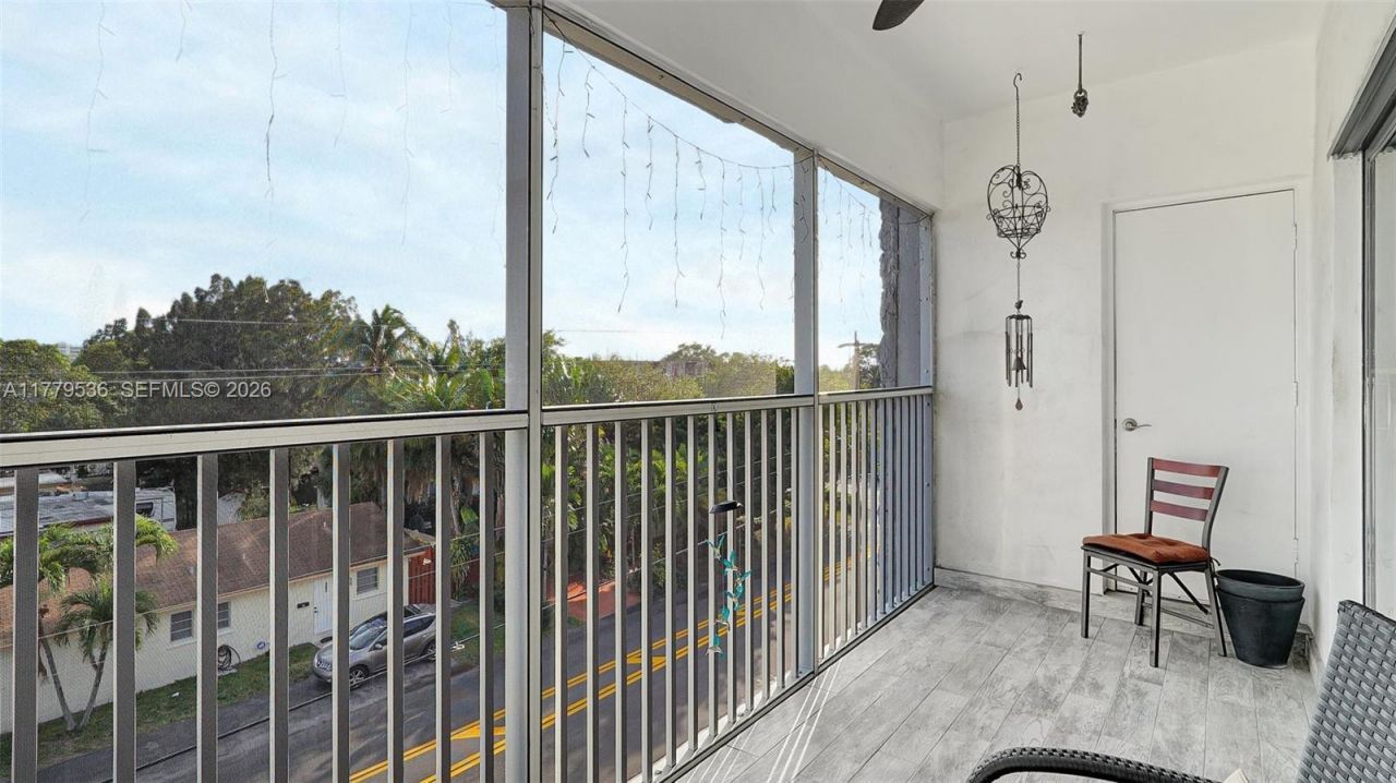 329 SE 3rd St, Unit 405S, Hallandale Beach, FL 33009 Photo