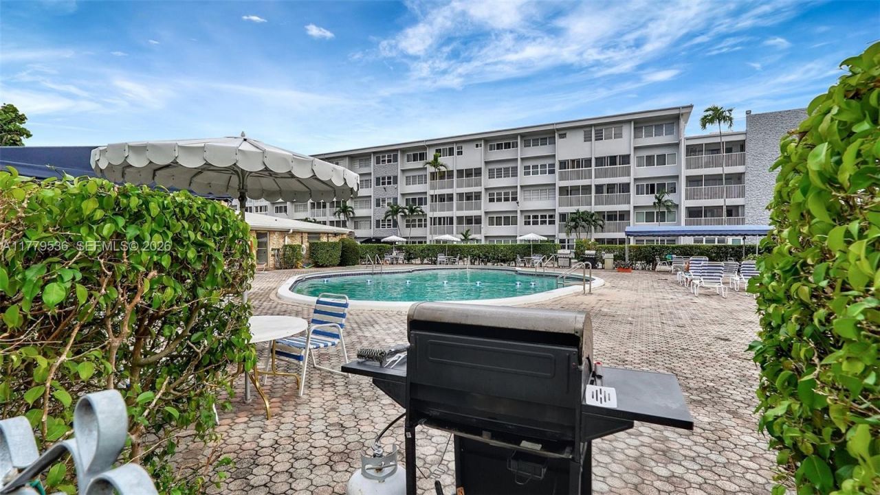 329 SE 3rd St, Unit 405S, Hallandale Beach, FL 33009 Photo