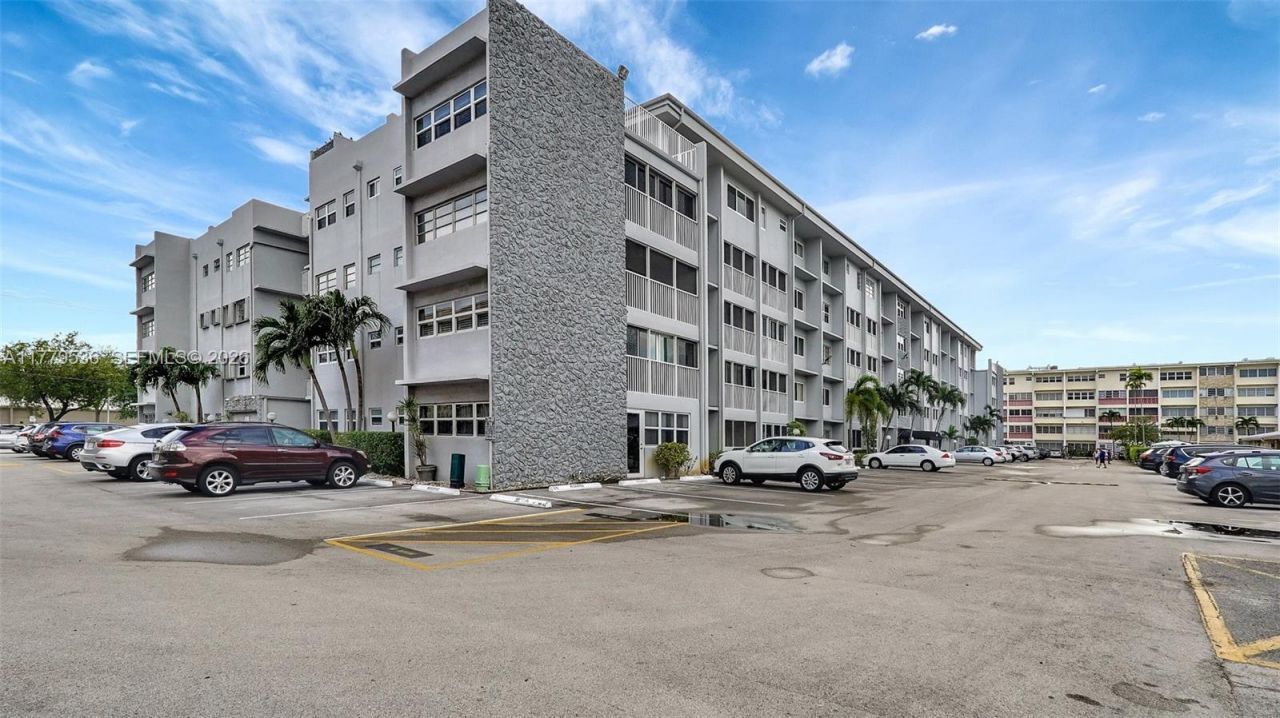 329 SE 3rd St, Unit 405S, Hallandale Beach, FL 33009 Photo