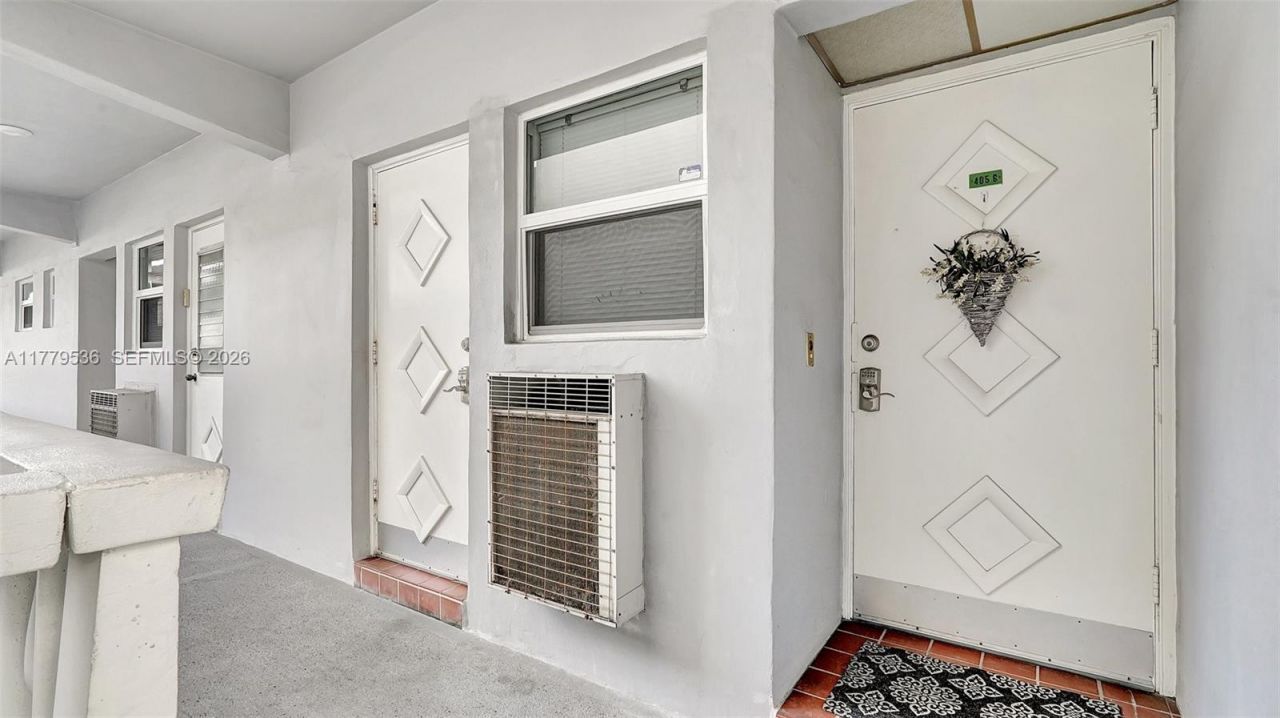 329 SE 3rd St, Unit 405S, Hallandale Beach, FL 33009 Photo