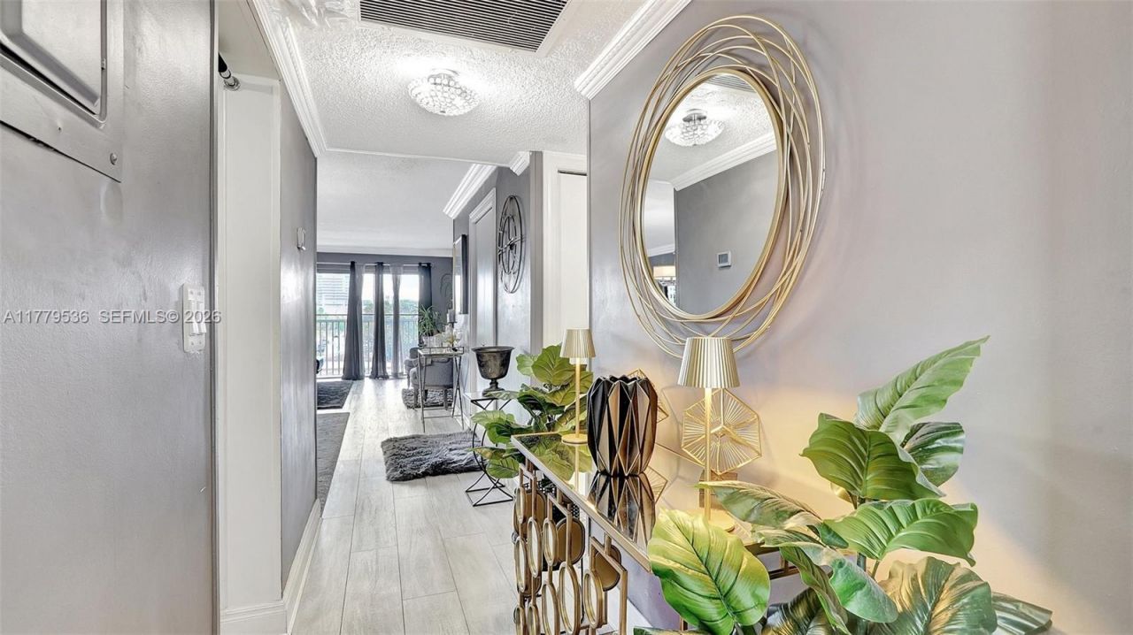 329 SE 3rd St, Unit 405S, Hallandale Beach, FL 33009 Photo