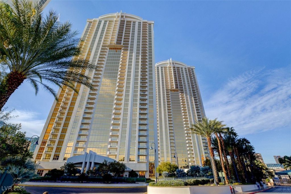 135 E Harmon Avenue, Unit 3215, Las Vegas, NV 89109 Main Photo