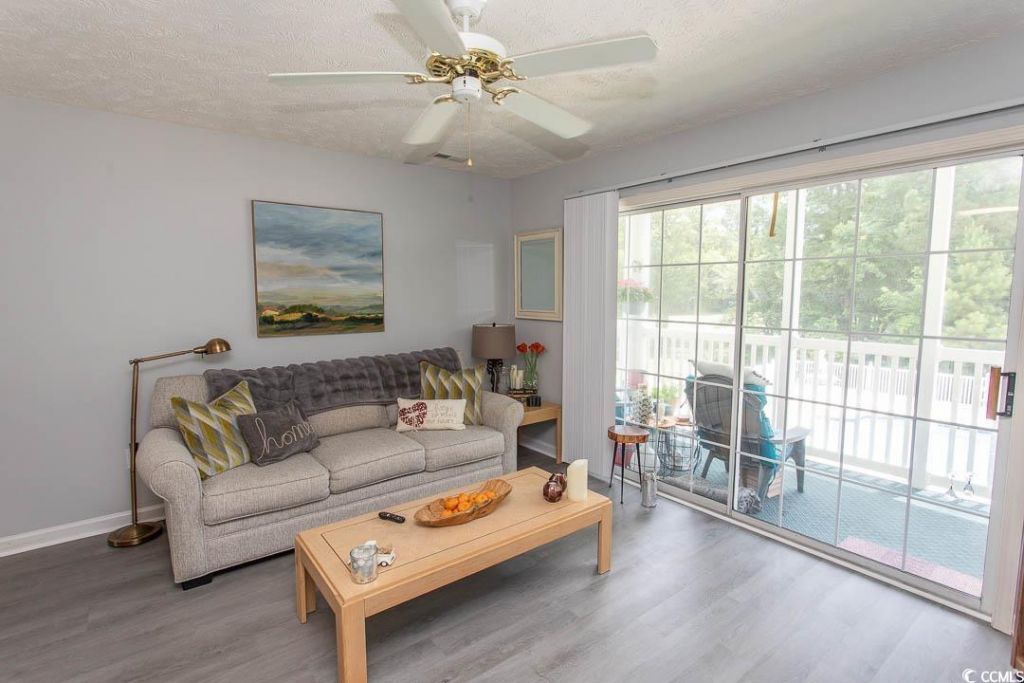 646 Tupelo Ln. Photo 6