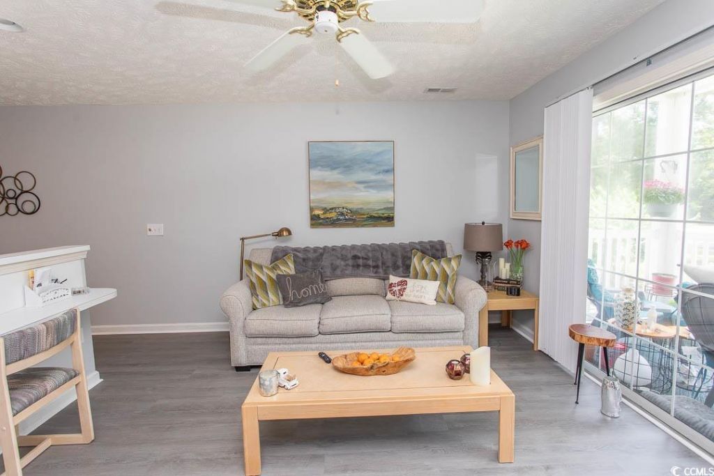 646 Tupelo Ln. Photo 7