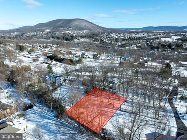 933 OAK RIDGE AVENUE, STATE COLLEGE, PA 16801