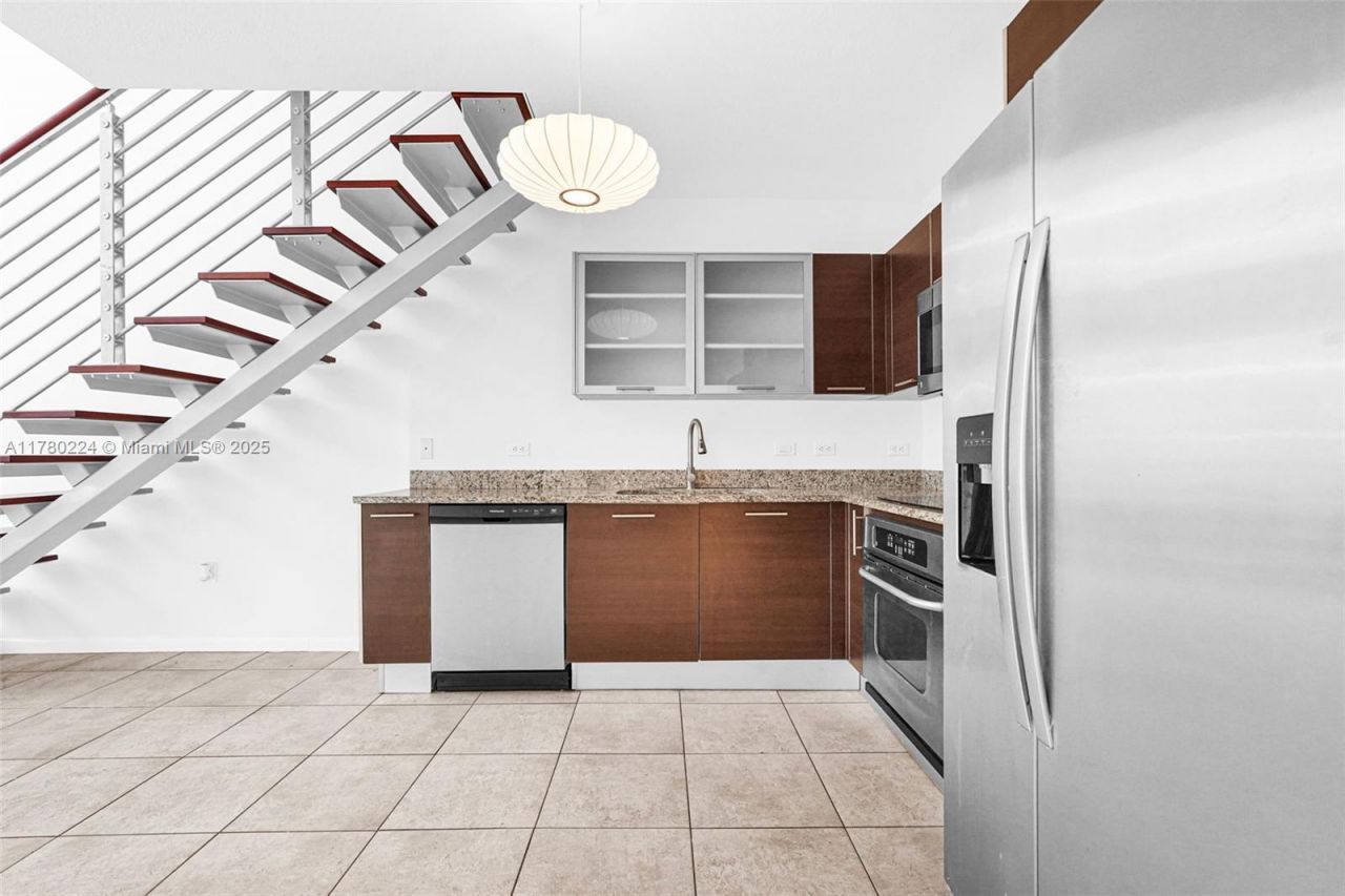 41 SE 5th St, Unit 406, Miami, FL 33131 Photo