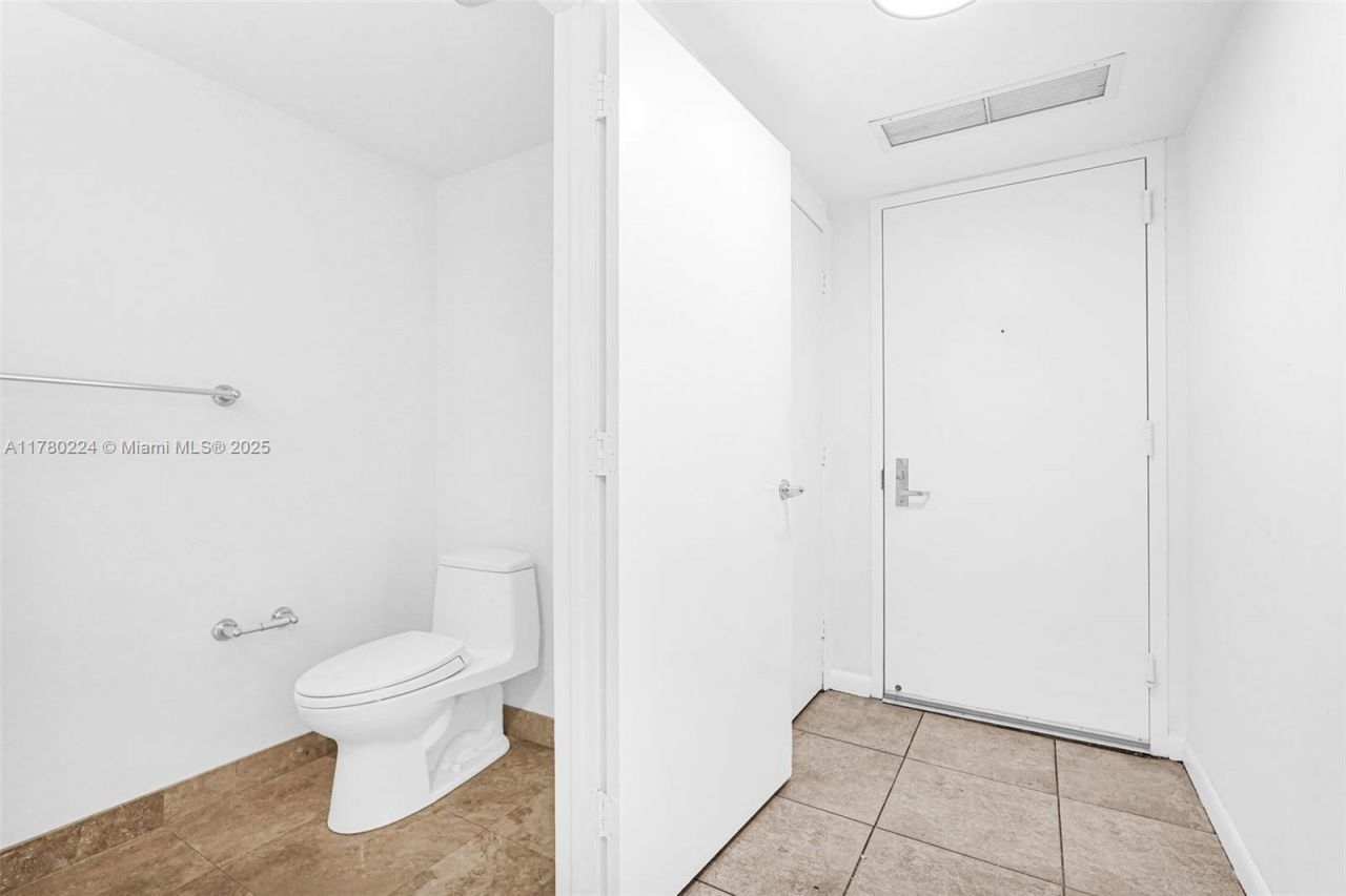 41 SE 5th St, Unit 406, Miami, FL 33131 Photo