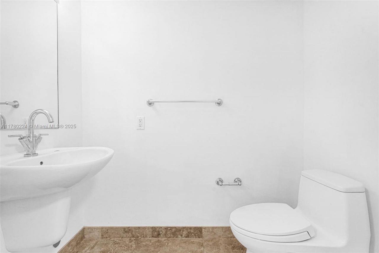 41 SE 5th St, Unit 406, Miami, FL 33131 Photo