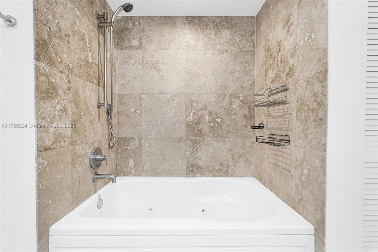 41 SE 5th St, Unit 406, Miami, FL 33131 Photo