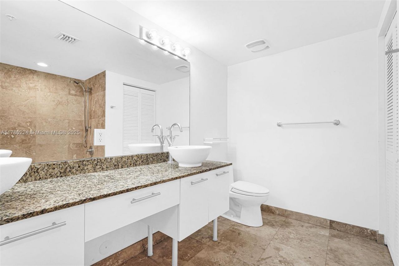 41 SE 5th St, Unit 406, Miami, FL 33131 Photo