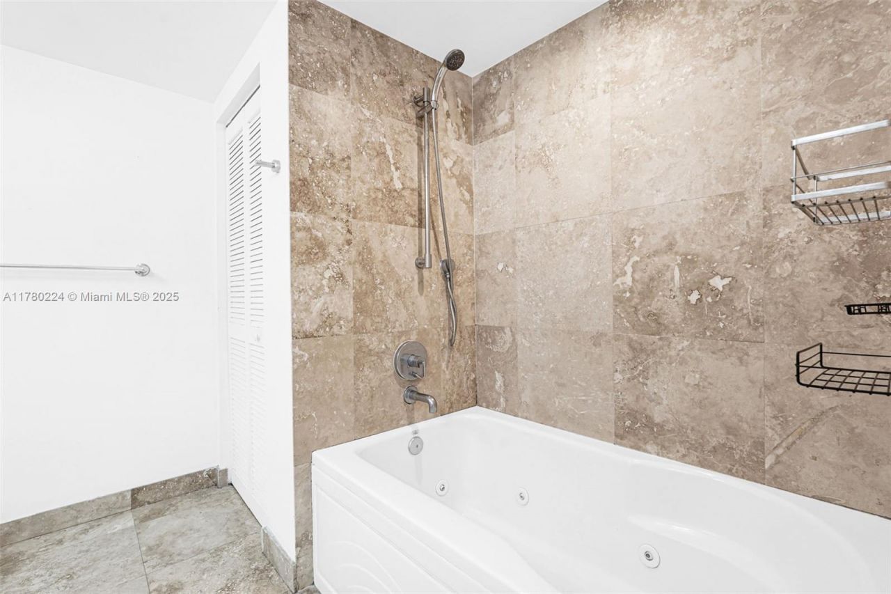 41 SE 5th St, Unit 406, Miami, FL 33131 Photo