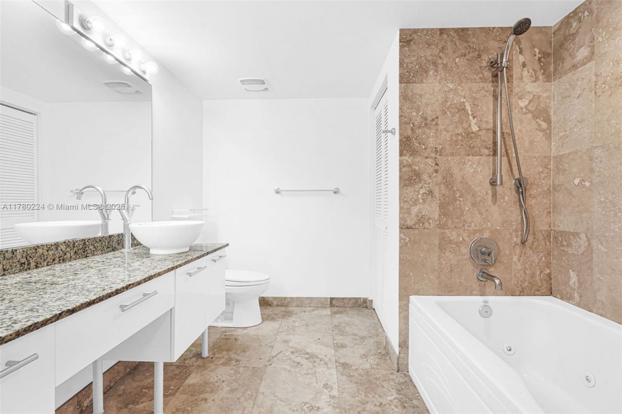 41 SE 5th St, Unit 406, Miami, FL 33131 Photo