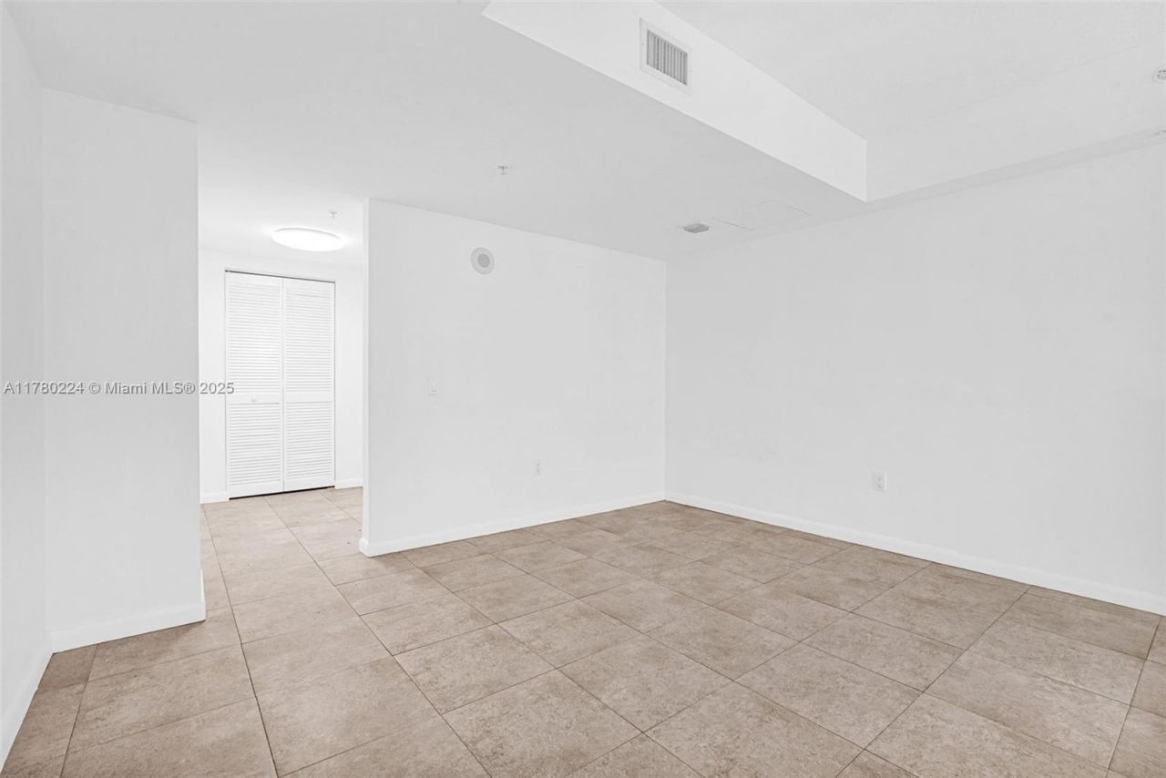 41 SE 5th St, Unit 406, Miami, FL 33131 Photo