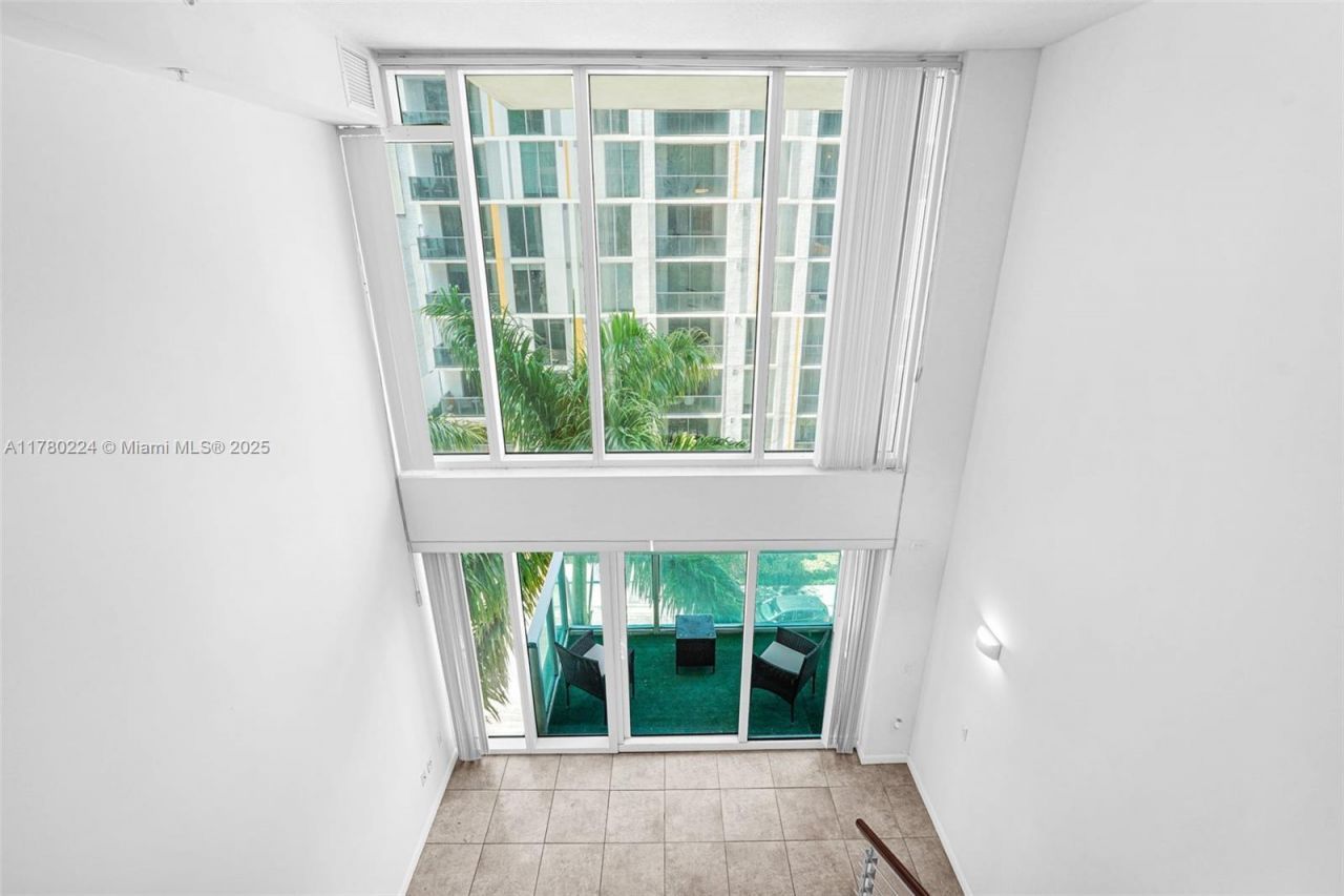41 SE 5th St, Unit 406, Miami, FL 33131 Photo