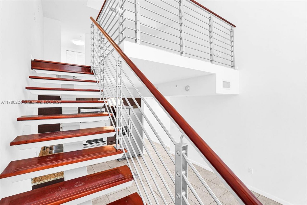 41 SE 5th St, Unit 406, Miami, FL 33131 Photo