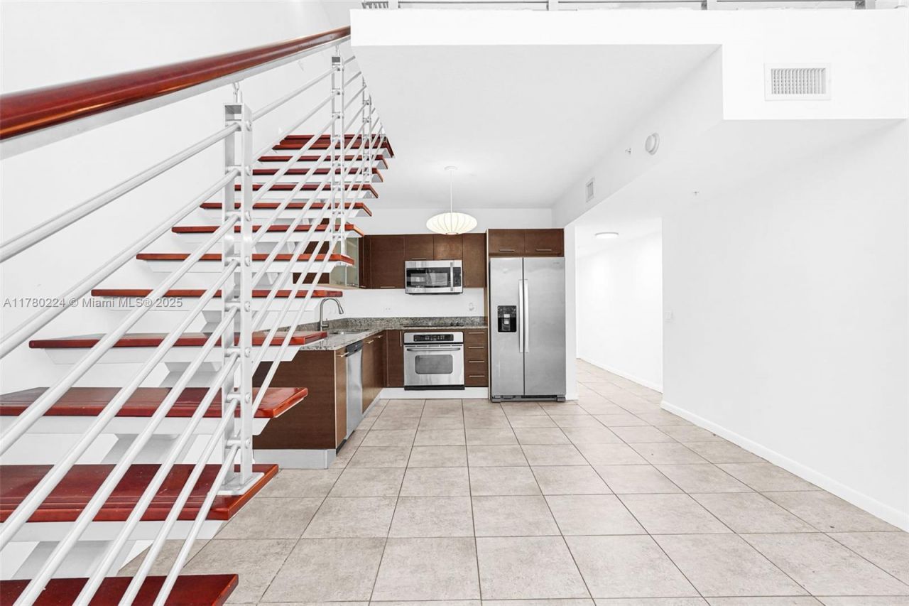 41 SE 5th St, Unit 406, Miami, FL 33131 Photo