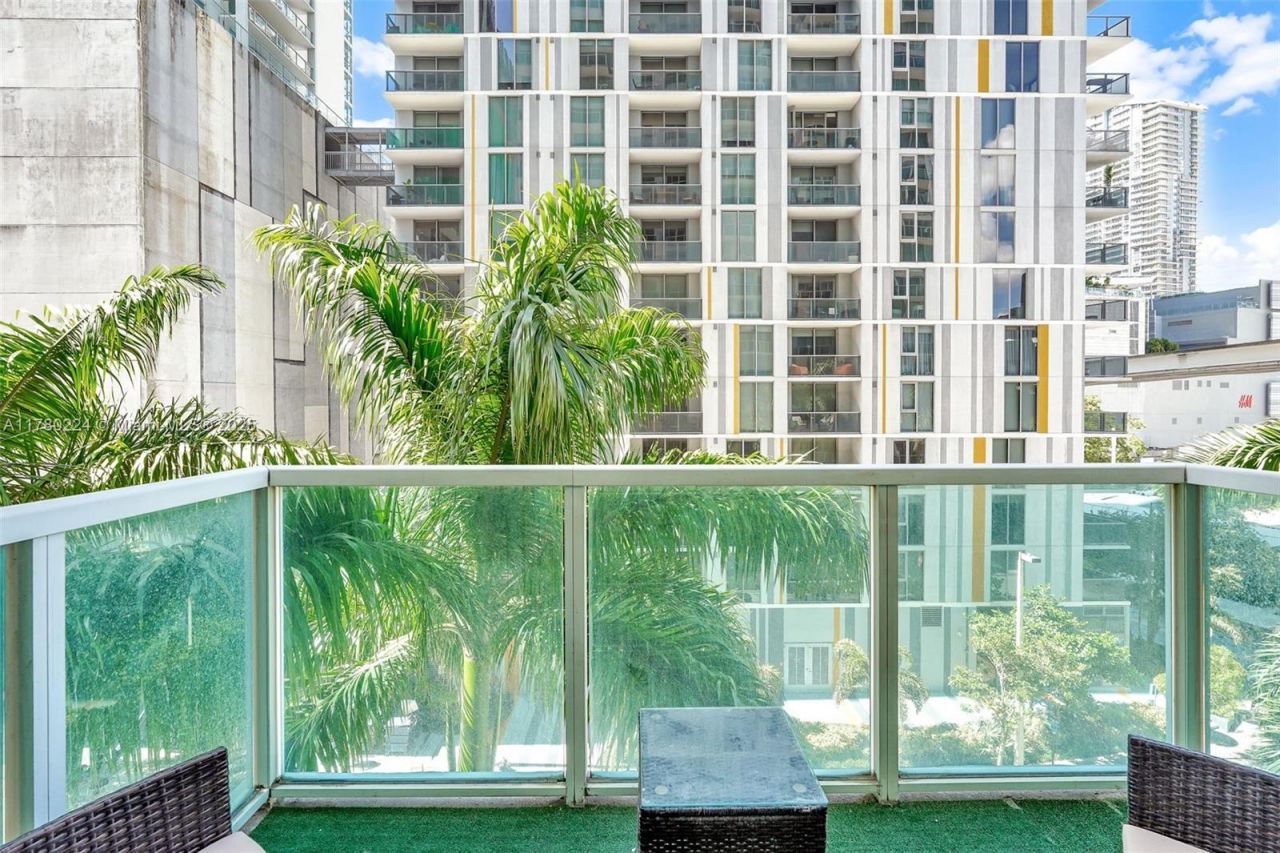 41 SE 5th St, Unit 406, Miami, FL 33131 Photo