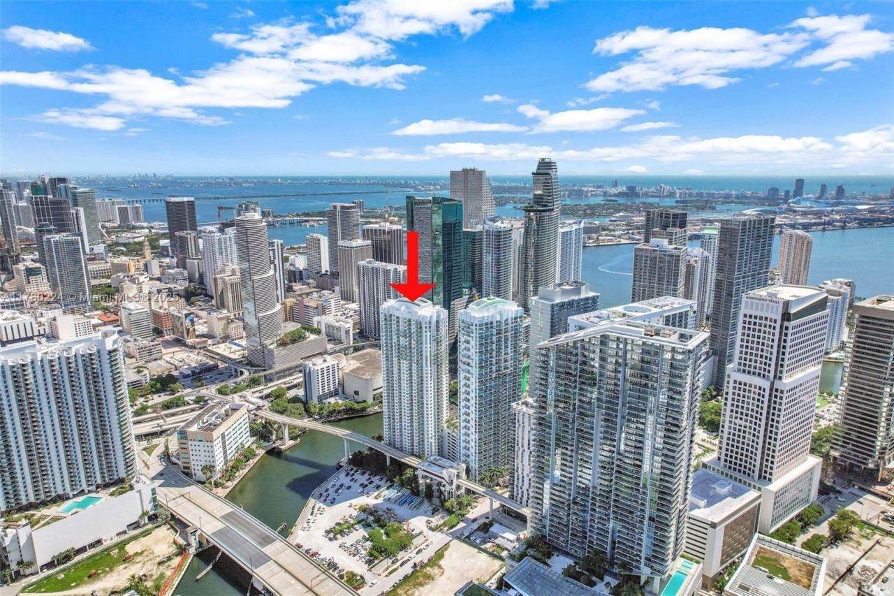 41 SE 5th St, Unit 406, Miami, FL 33131 Photo