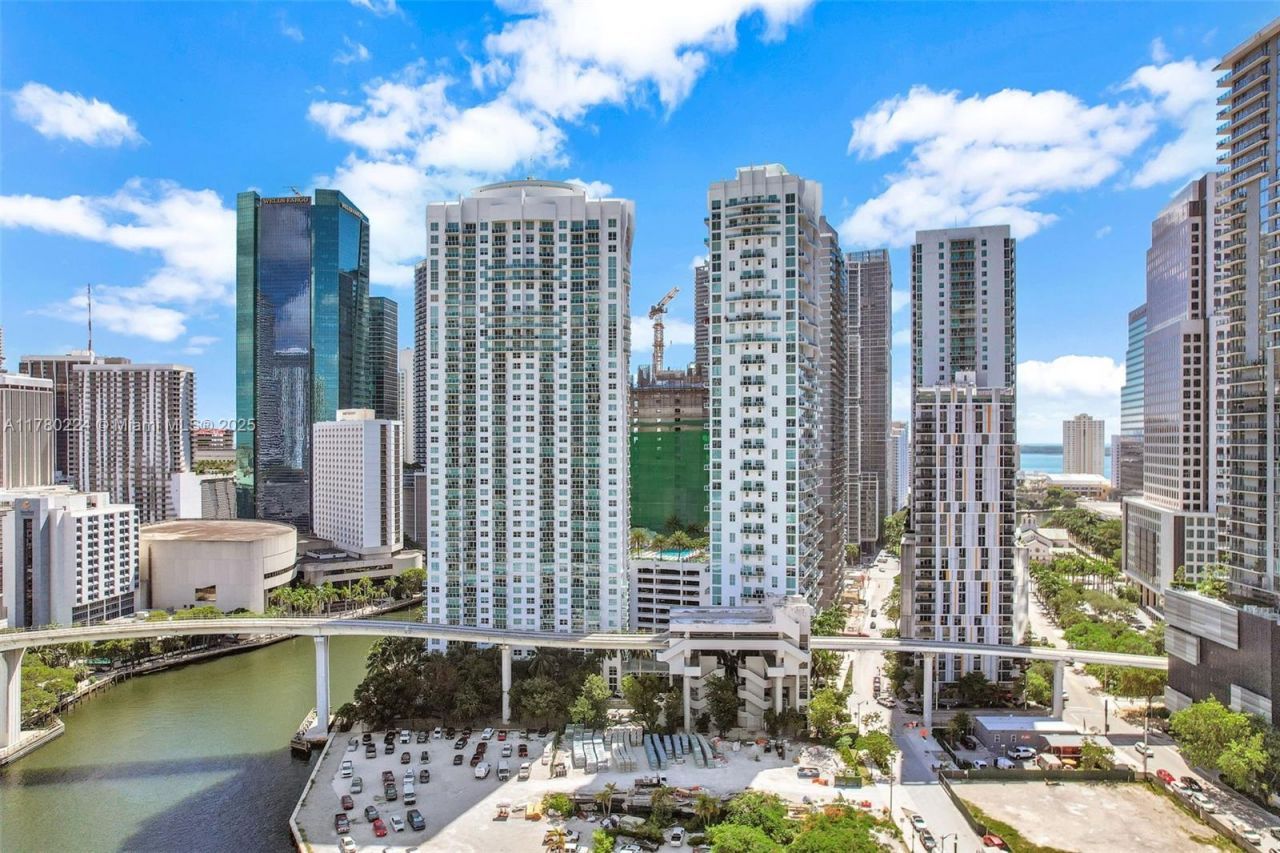 41 SE 5th St, Unit 406, Miami, FL 33131 Photo