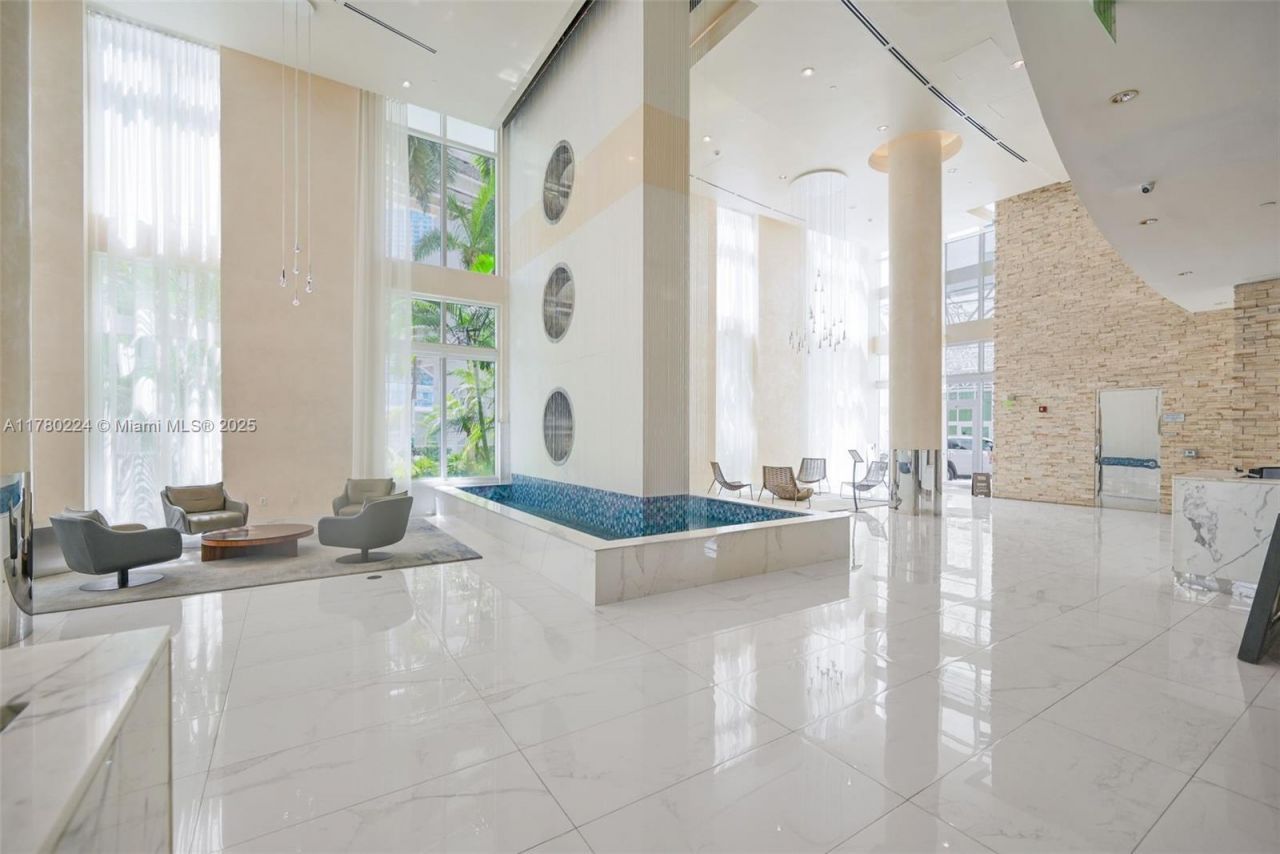 41 SE 5th St, Unit 406, Miami, FL 33131 Photo