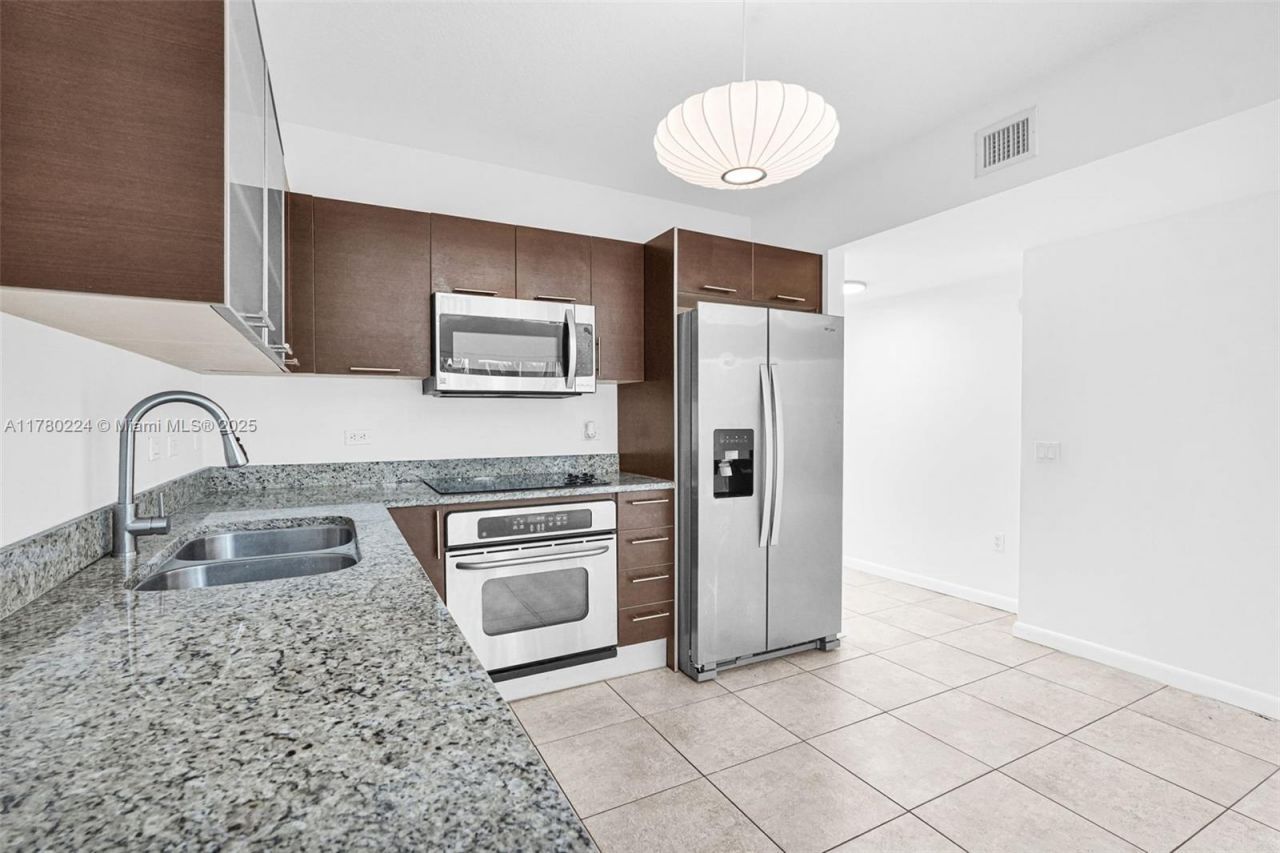 41 SE 5th St, Unit 406, Miami, FL 33131 Photo