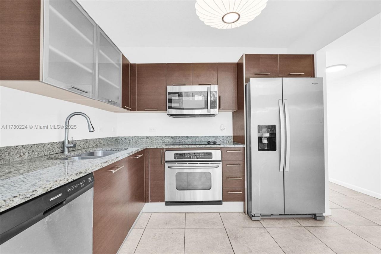 41 SE 5th St, Unit 406, Miami, FL 33131 Photo